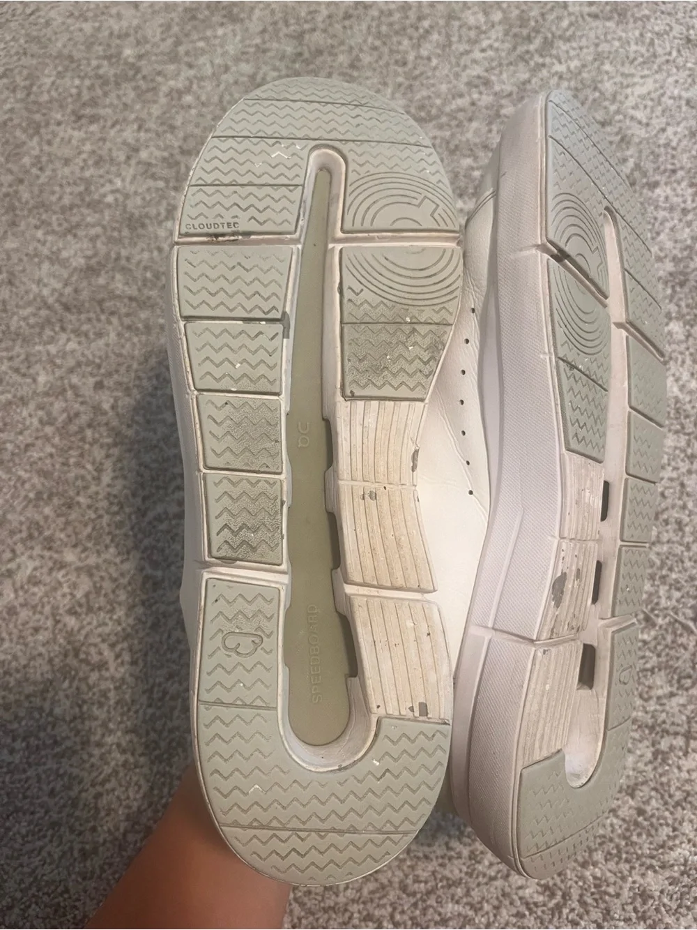 On The Roger Advantage Men’s Size 11 White Olive CloudTec Sneakers